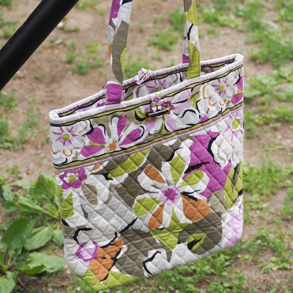 Vera Bradley Handbags - VGUC Vera Bradley Toggle Tote in Portobello Road Vera Bradley Handbags - VGUC Vera Bradley Toggle Tote in Portobello Road